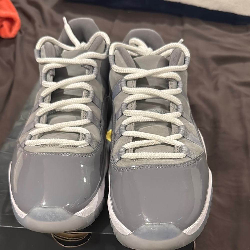 Jordan 11 low Cool grey size 10.5